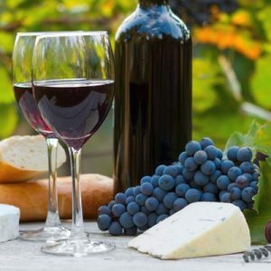 Enthält Resveratrol: besonders Trauben, Himbeeren, Maulbeeren, Pflaumen, Erdnüsse