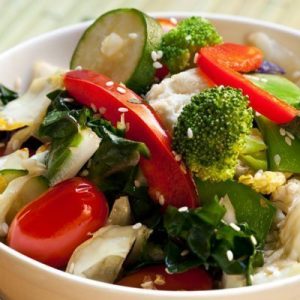 Enthält L-Glutathion: frisches Gemüse (Brokkoli, Zucchini, Spinat, Spargel, Tomaten), Obst und Fleisch