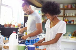 resized_couple_cooking_265626494